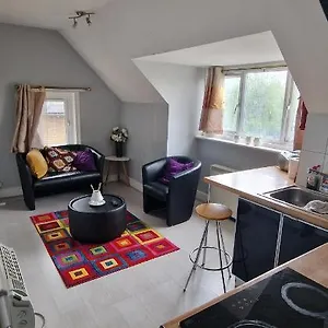  Apartment Cosy 2 Bedroom Flat - Sleeps 6 People - Close To Lewisham Dlr/train Station